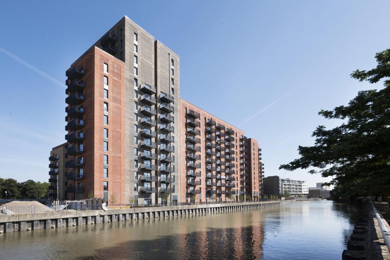 Modern Studios And Apartments At Barking Wharf In 伦敦 外观 照片